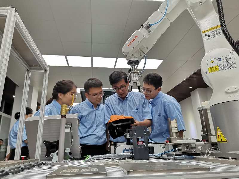 領跑智能工廠建設的尖兵——記陜鈾公司溫偉省級技能大師工作室技術推廣